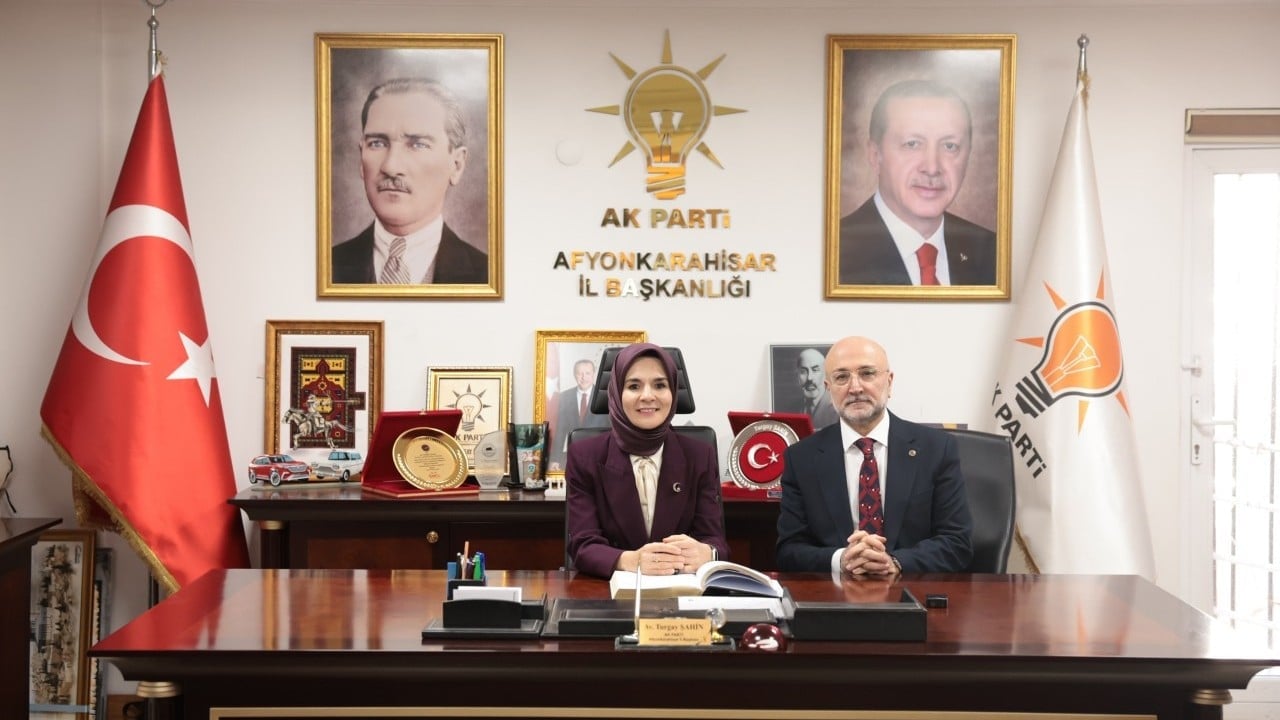 Foto - Bakan Göktaş ve beraberindeki AK Partililerden yoğun mesai