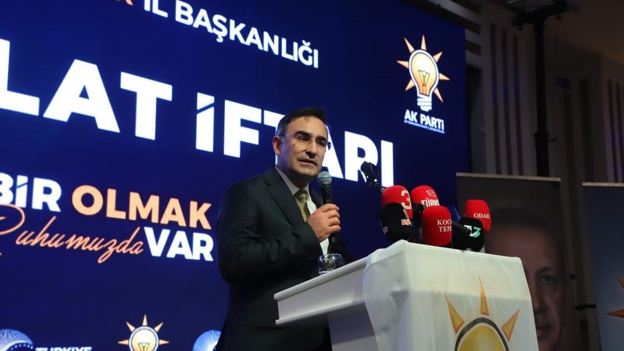 Foto - Bakan Göktaş ve beraberindeki AK Partililerden yoğun mesai