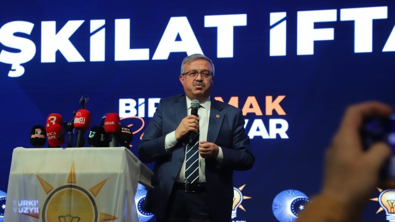 Foto - Bakan Göktaş ve beraberindeki AK Partililerden yoğun mesai