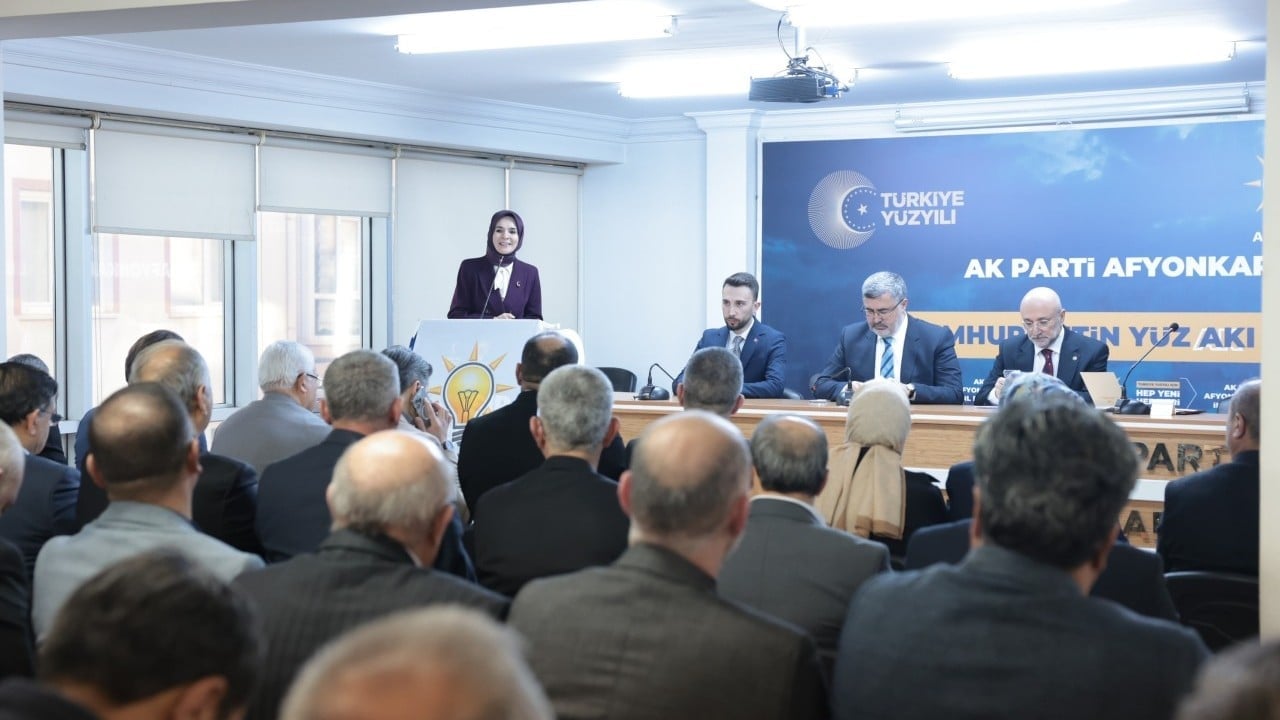 Foto - Bakan Göktaş ve beraberindeki AK Partililerden yoğun mesai