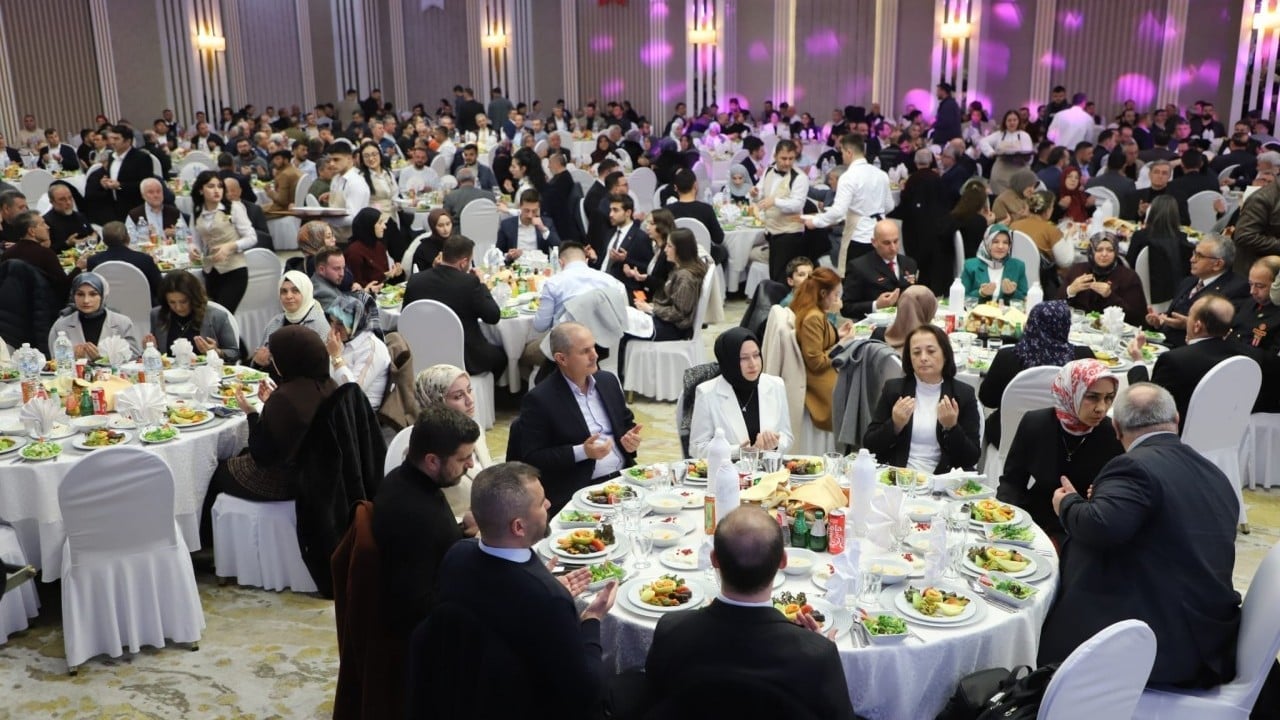 Foto - Bakan Göktaş ve beraberindeki AK Partililerden yoğun mesai