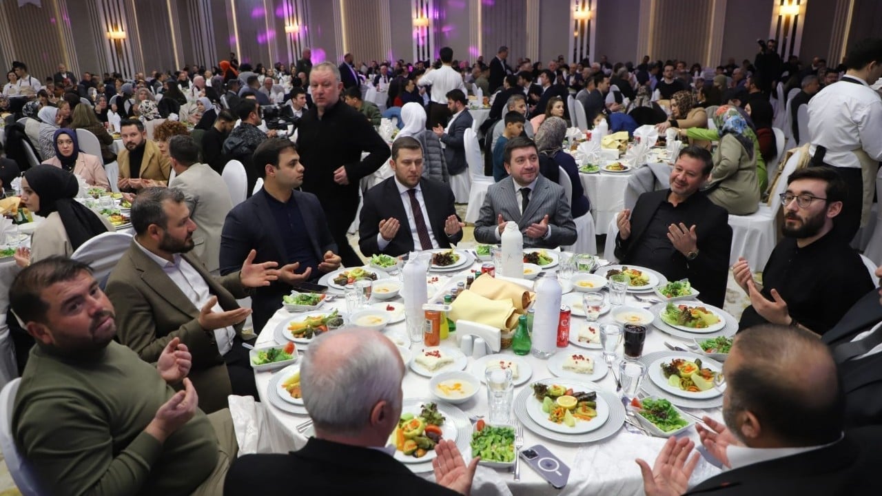 Foto - Bakan Göktaş ve beraberindeki AK Partililerden yoğun mesai