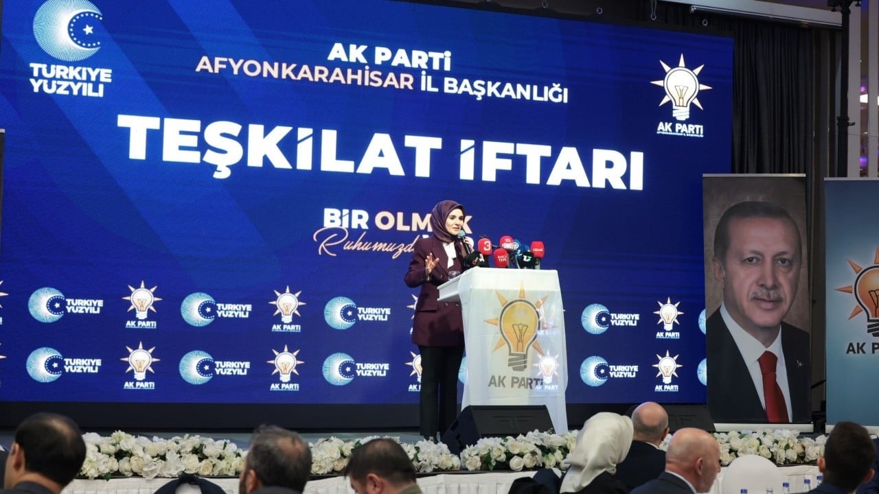 Foto - Bakan Göktaş ve beraberindeki AK Partililerden yoğun mesai