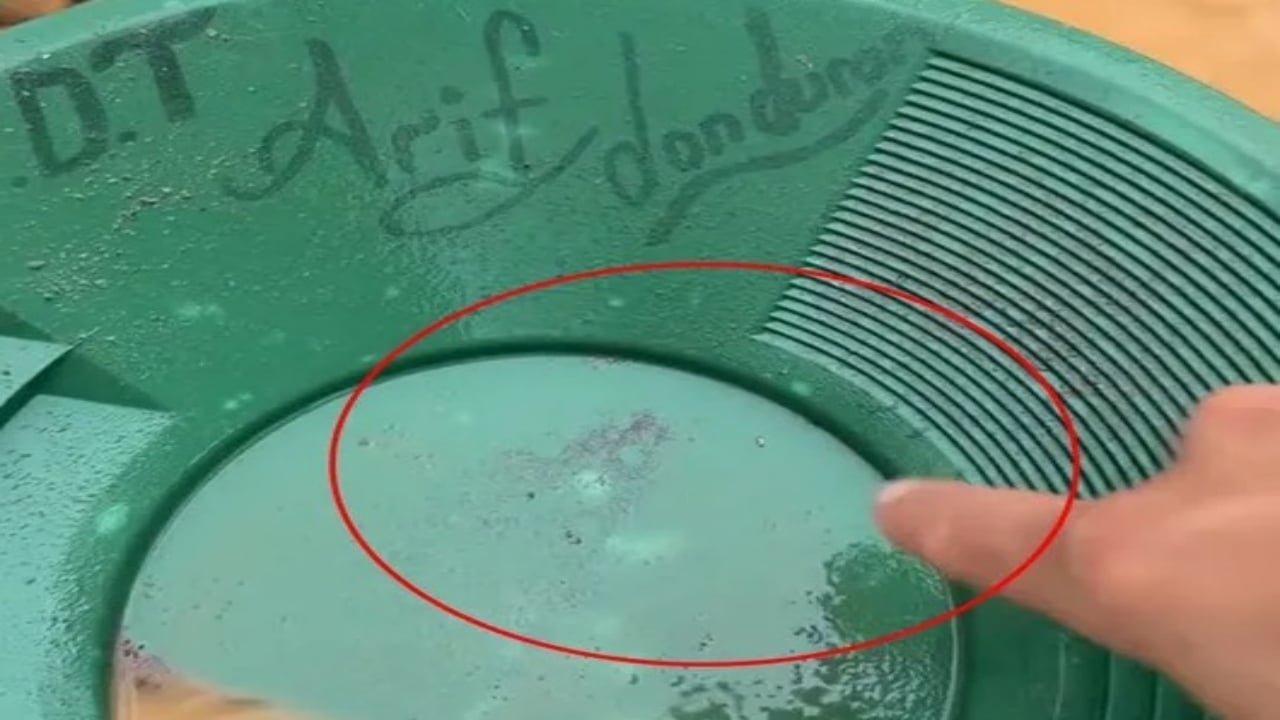 Foto - Hobi diye başladı, İstanbul’un göbeğinde saatte 2 gram altın çıkardı! Dereleri karış karış arıyor, haftada tam 13 gram buluyor