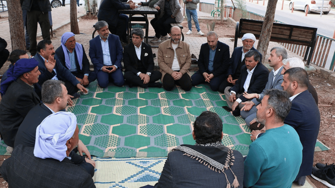 HÜDA PAR heyeti Siverek’te okul saldırısında yaralananları ziyaret etti