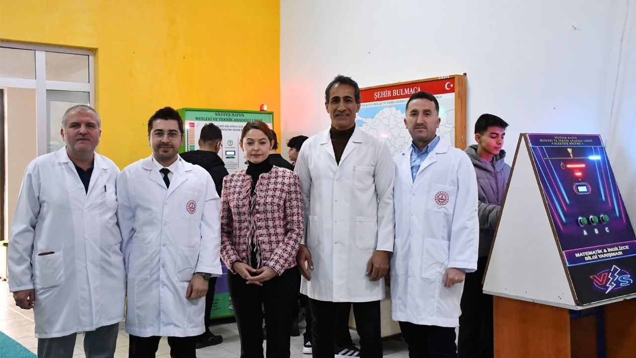 Foto - Hurda parçalar sınıfa dönüştü! 50 öğrenci teneffüste bunu oynuyor 