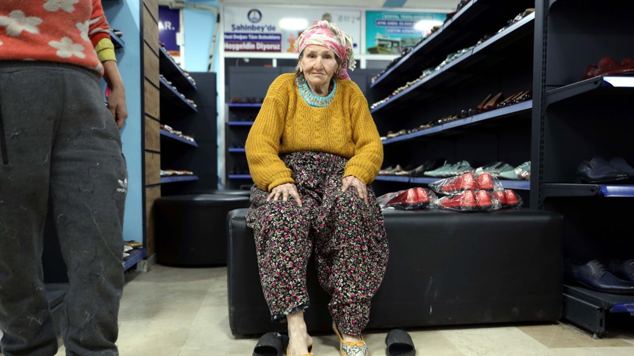 Foto - Hurdacı kadının hassasiyeti gözleri yaşarttı! Belediye kartını bakın ne yaptı