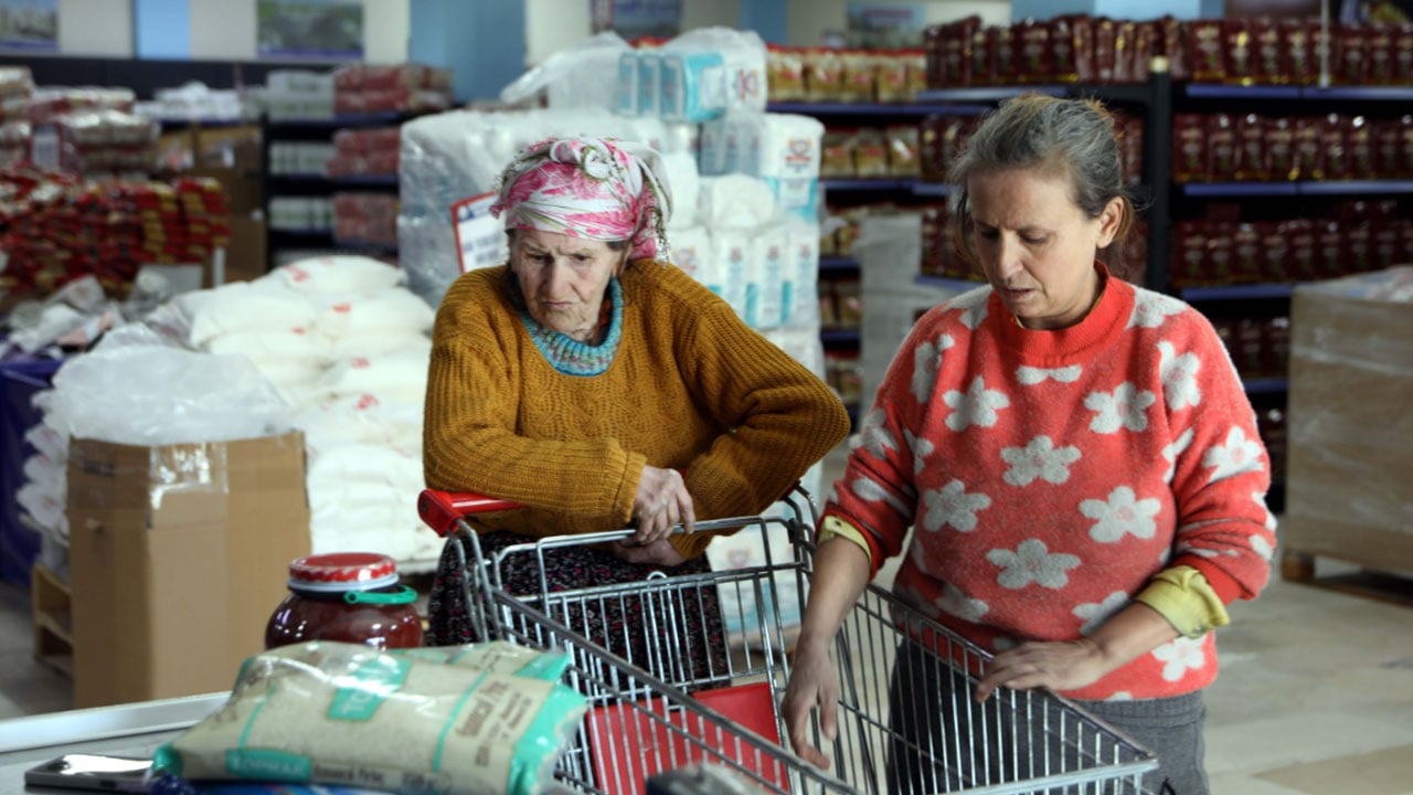 Foto - Hurdacı kadının hassasiyeti gözleri yaşarttı! Belediye kartını bakın ne yaptı