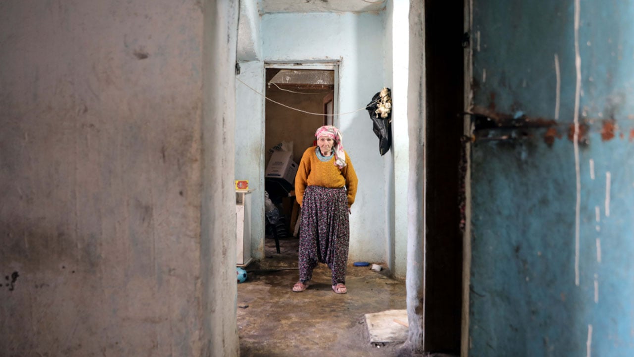 Hurdacı kadının hassasiyeti gözleri yaşarttı! Belediye kartını bakın ne yaptı