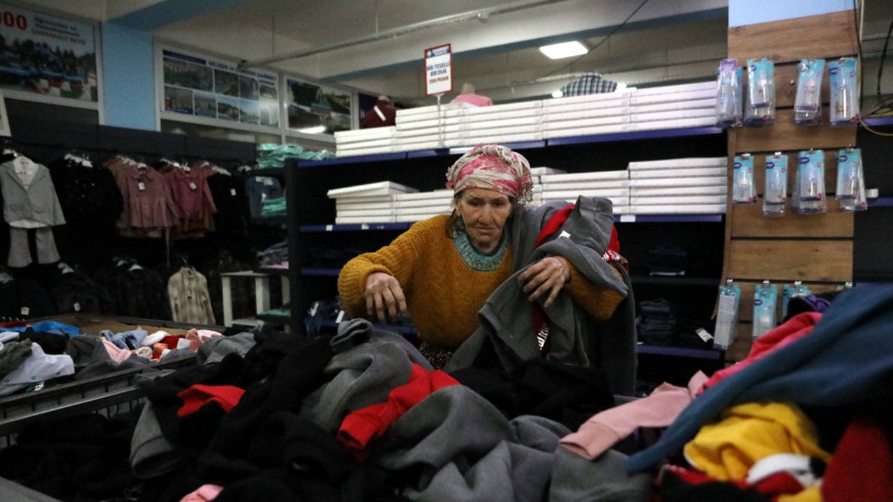 Foto - Hurdacı kadının hassasiyeti gözleri yaşarttı! Belediye kartını bakın ne yaptı