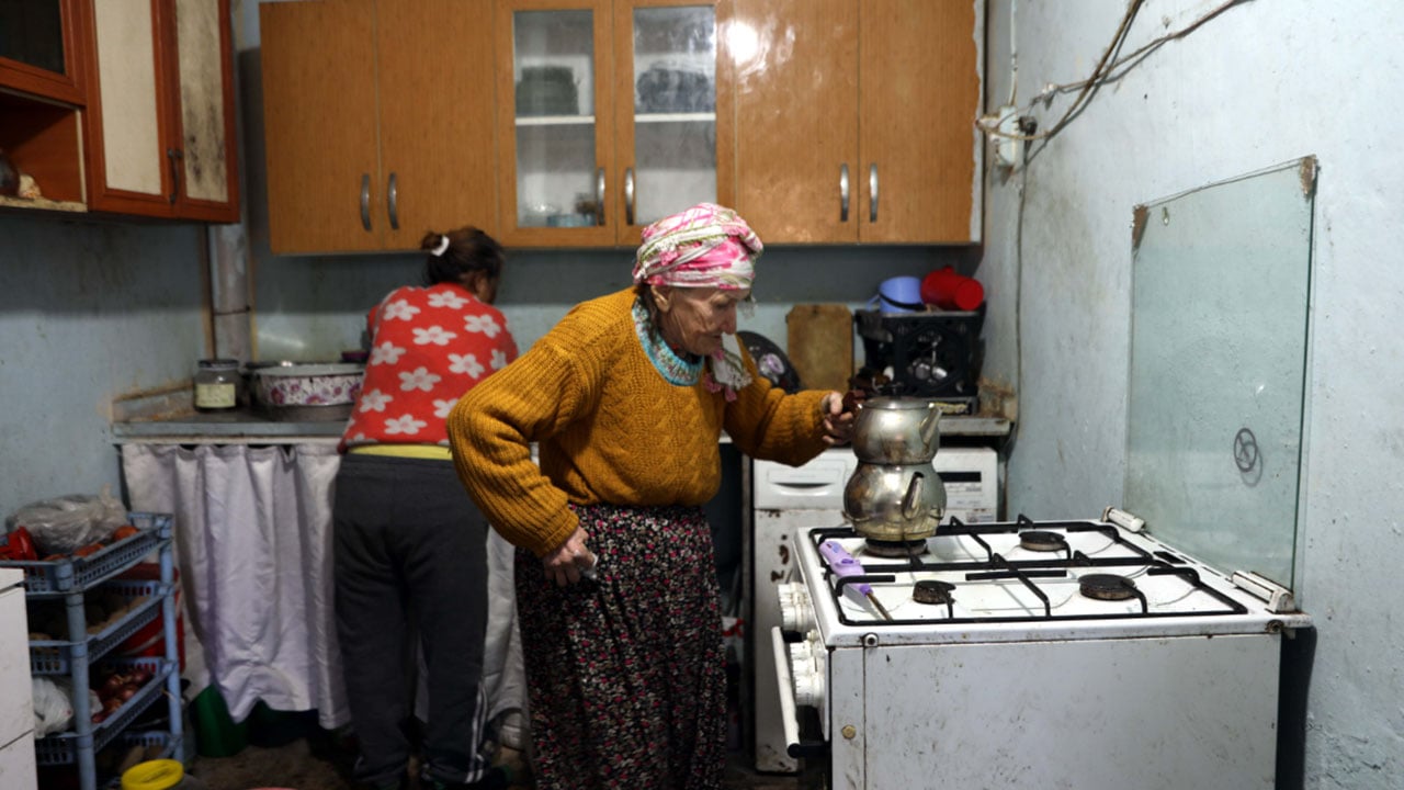 Foto - Hurdacı kadının hassasiyeti gözleri yaşarttı! Belediye kartını bakın ne yaptı