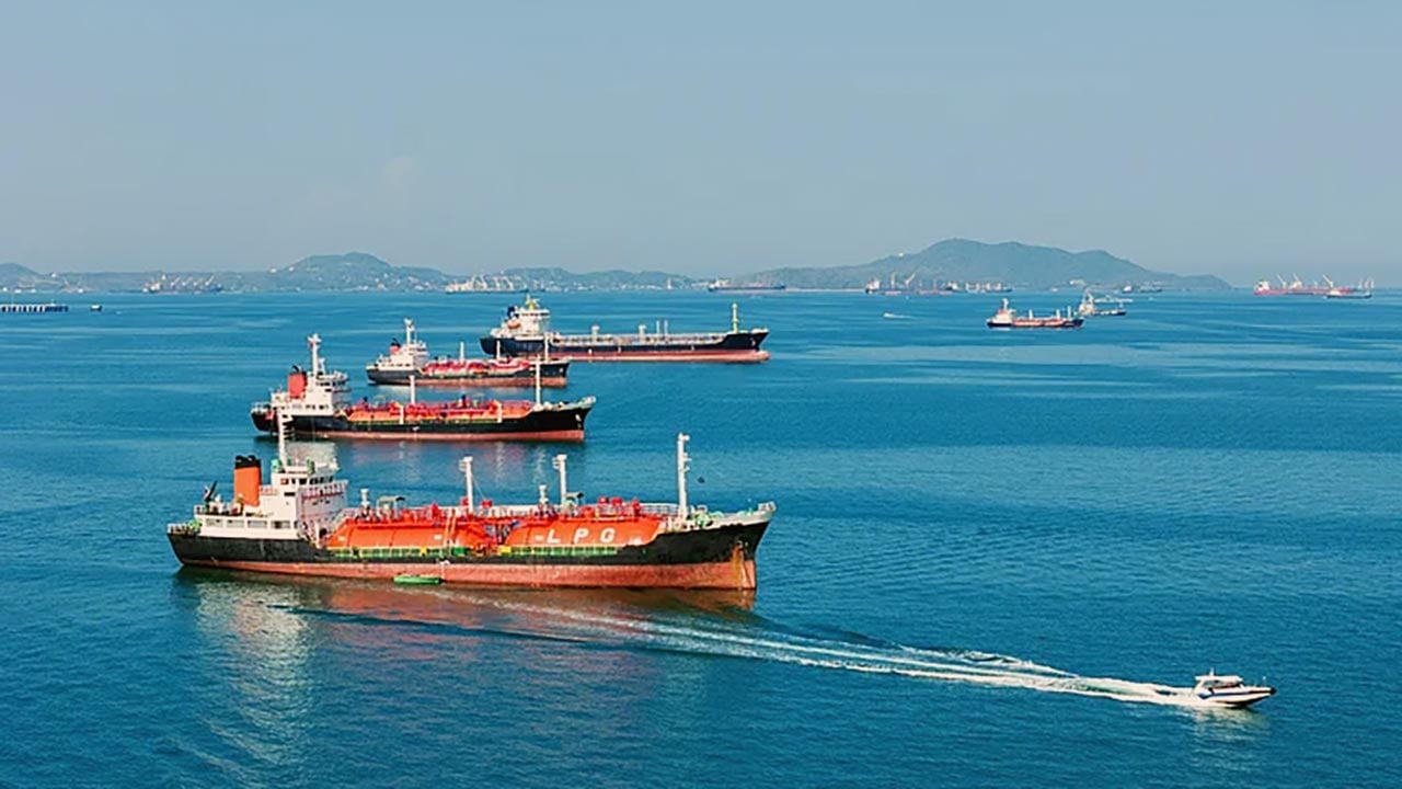 Foto - Hürmüz Boğazı’nda bir gemi daha saldırıya uğradı