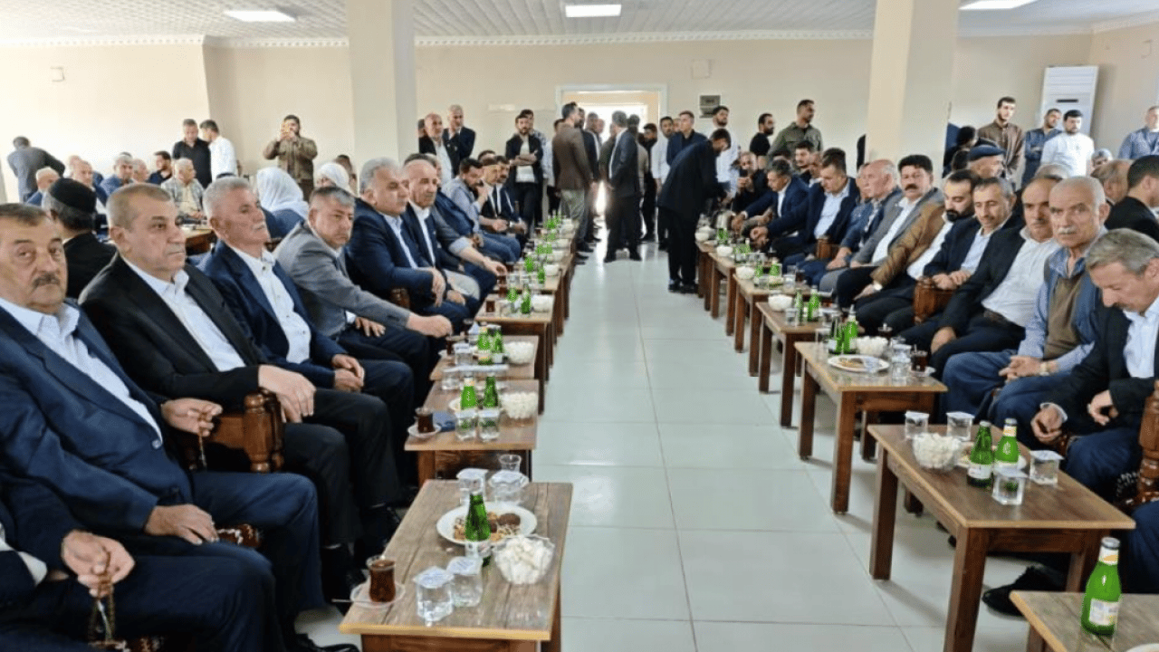 Foto - Husumetin yerini kardeşlik aldı