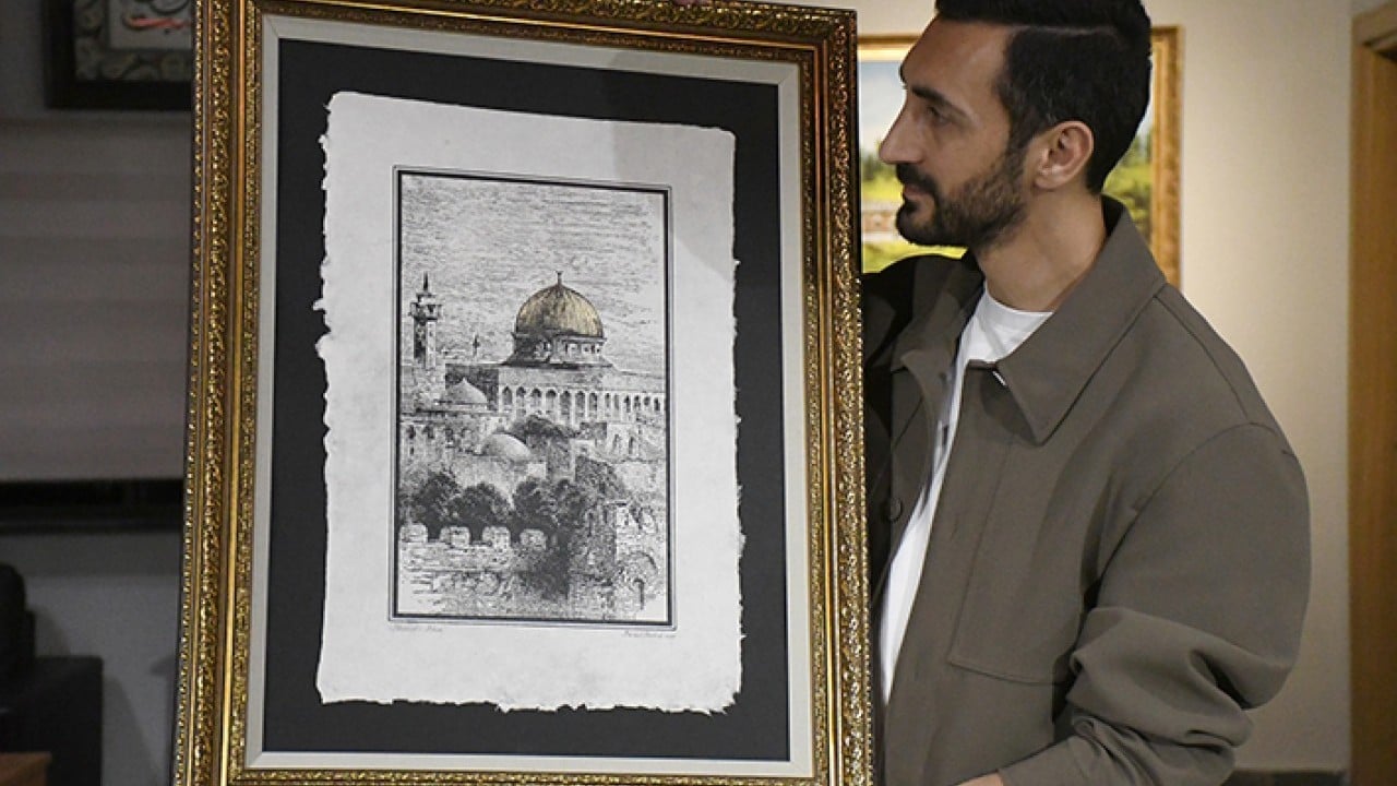 Foto - İbadete kapatılan Mescid-i Aksa'yı kağıda nakşediyor