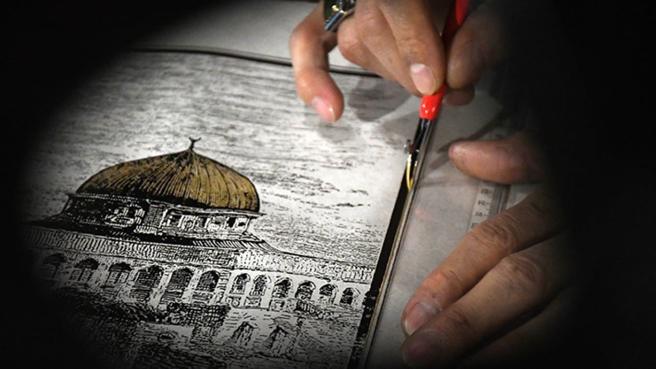 Foto - İbadete kapatılan Mescid-i Aksa'yı kağıda nakşediyor