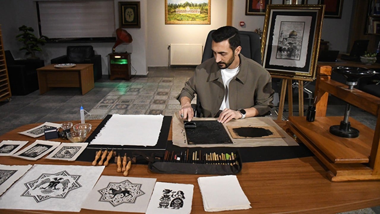 Foto - İbadete kapatılan Mescid-i Aksa'yı kağıda nakşediyor