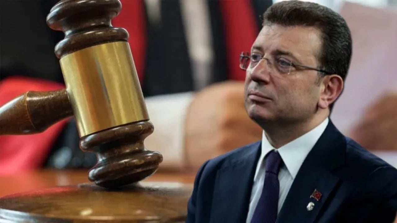 Foto - İBB yolsuzluk davasında yüzsüzlük duruşması! CHP’li militan avukatlardan mahkemede yumruklu zorbalık