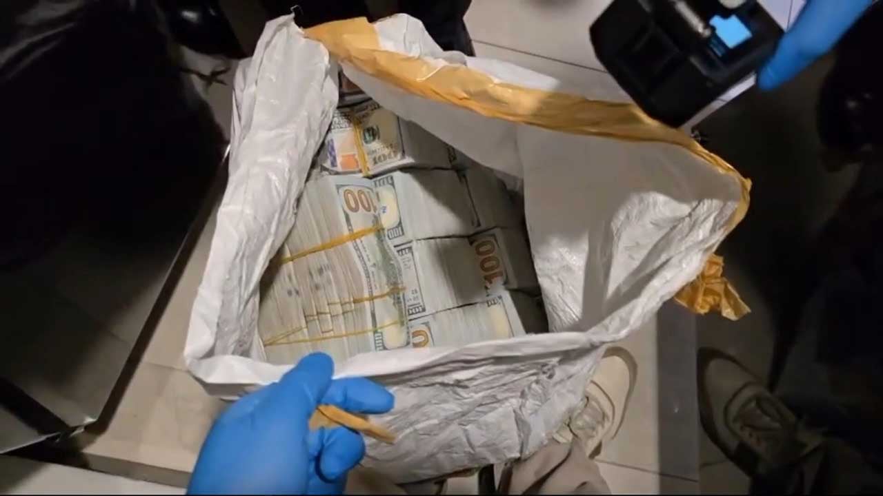 Foto - İBB’nin kara para soruşturmasına uzandı! Otoparkta 15 çuval dolusu dolar