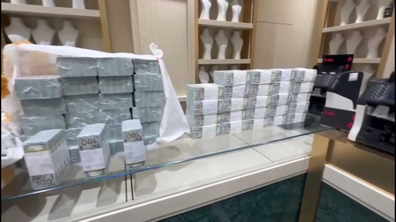 Foto - İBB’nin kara para soruşturmasına uzandı! Otoparkta 15 çuval dolusu dolar