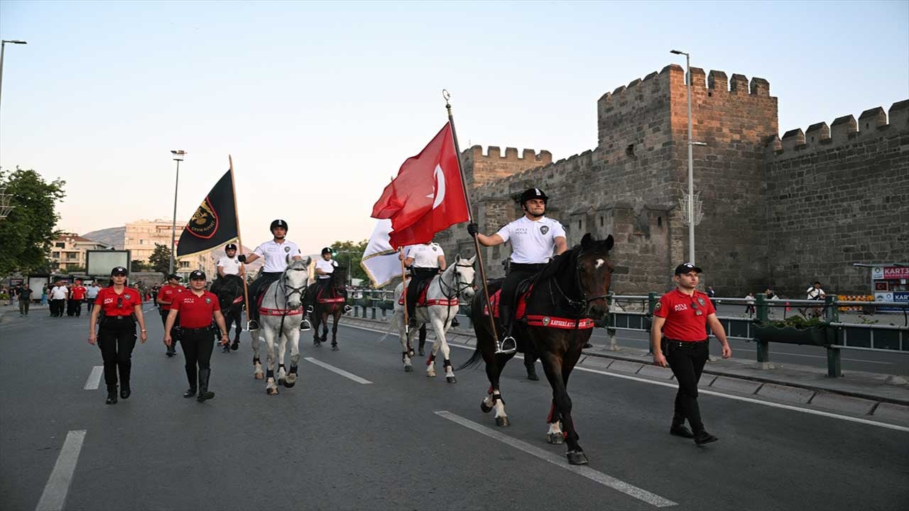 Foto - İç Anadolu’da 15 Temmuz ruhu! Vatandaşlar yoğun ilgi gösterdi