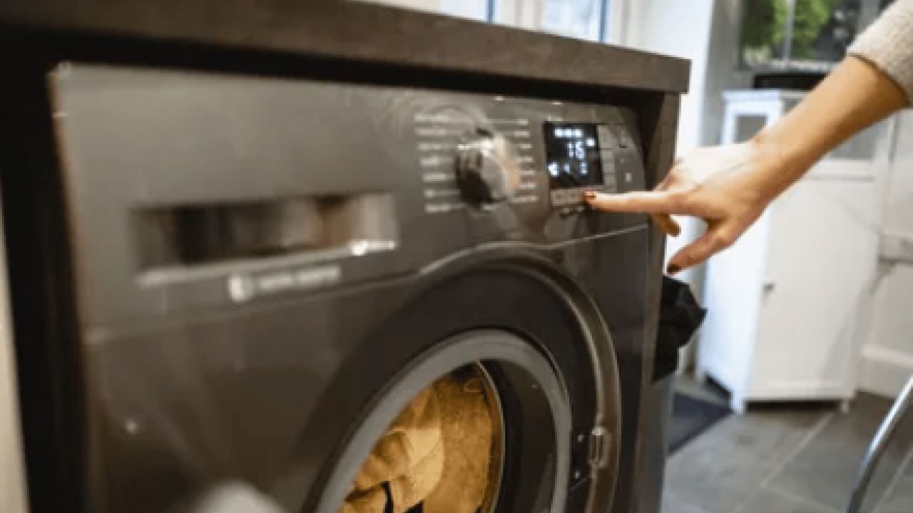 Pahalı temizlik malzemelerine para vermeyin! İçine bir adet koyun yeter!