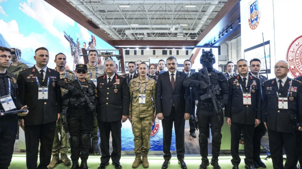 İçişleri Bakanı Çiftçi, SAHA 2026'yı ziyaret etti