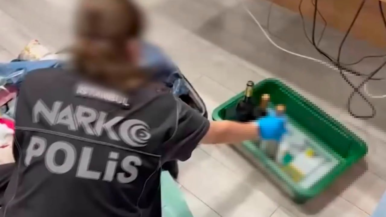 Foto - İçki süsü vermişler! Almanya'dan getirdikleri şişeden bakın ne çıktı