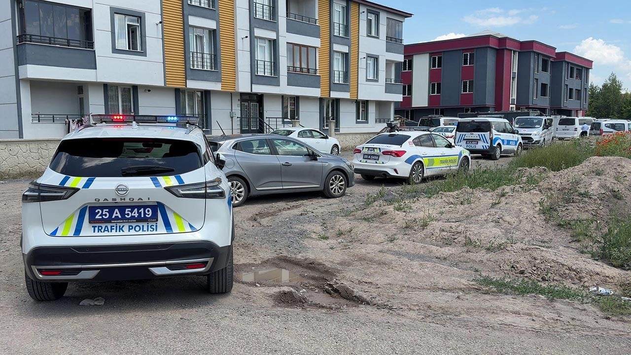Foto - İcra baskınına işçilerden barikat! Polisin müdahale ettiği o anlarda ortalık savaş alanına döndü