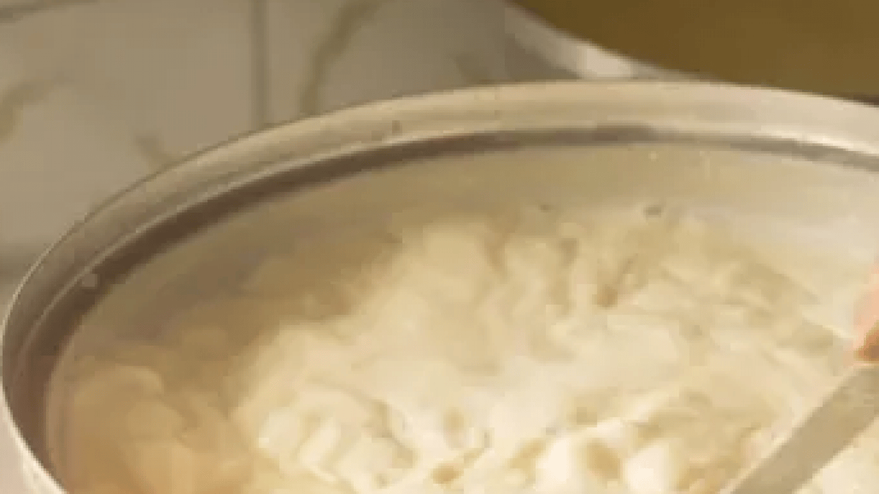 Foto - İdeal süt ısısı: Kaşığı döndürseniz de düşmüyor! İşte taş gibi yoğurt mayalamanın 40 yıllık sırrı