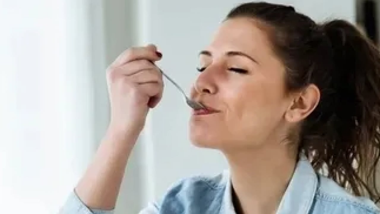 Foto - İdeal süt ısısı: Kaşığı döndürseniz de düşmüyor! İşte taş gibi yoğurt mayalamanın 40 yıllık sırrı