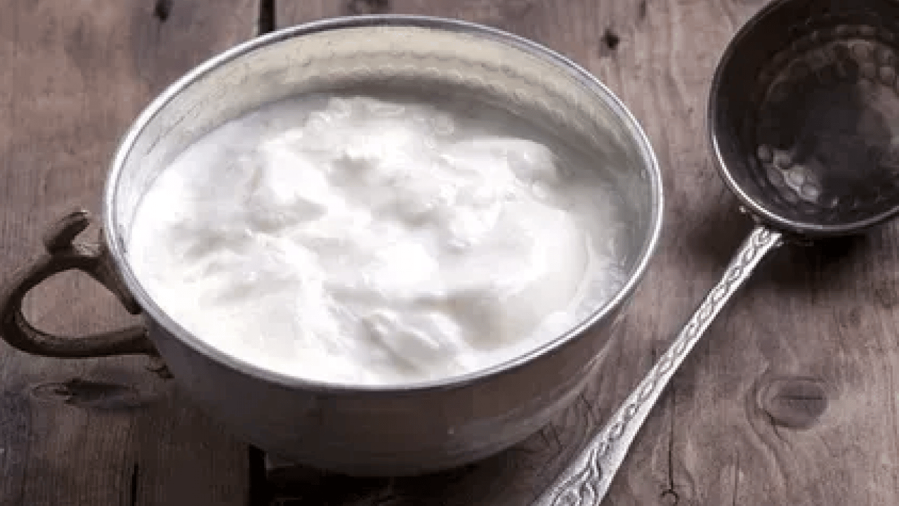 Foto - İdeal süt ısısı: Kaşığı döndürseniz de düşmüyor! İşte taş gibi yoğurt mayalamanın 40 yıllık sırrı