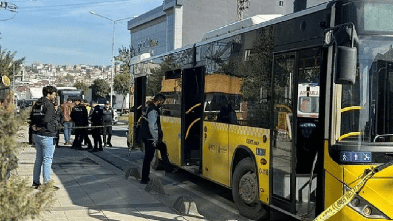 Foto - İETT otobüsünde akıl almaz bir olay! Görüntüler ortaya çıktı… Ölü ve yaralılar var