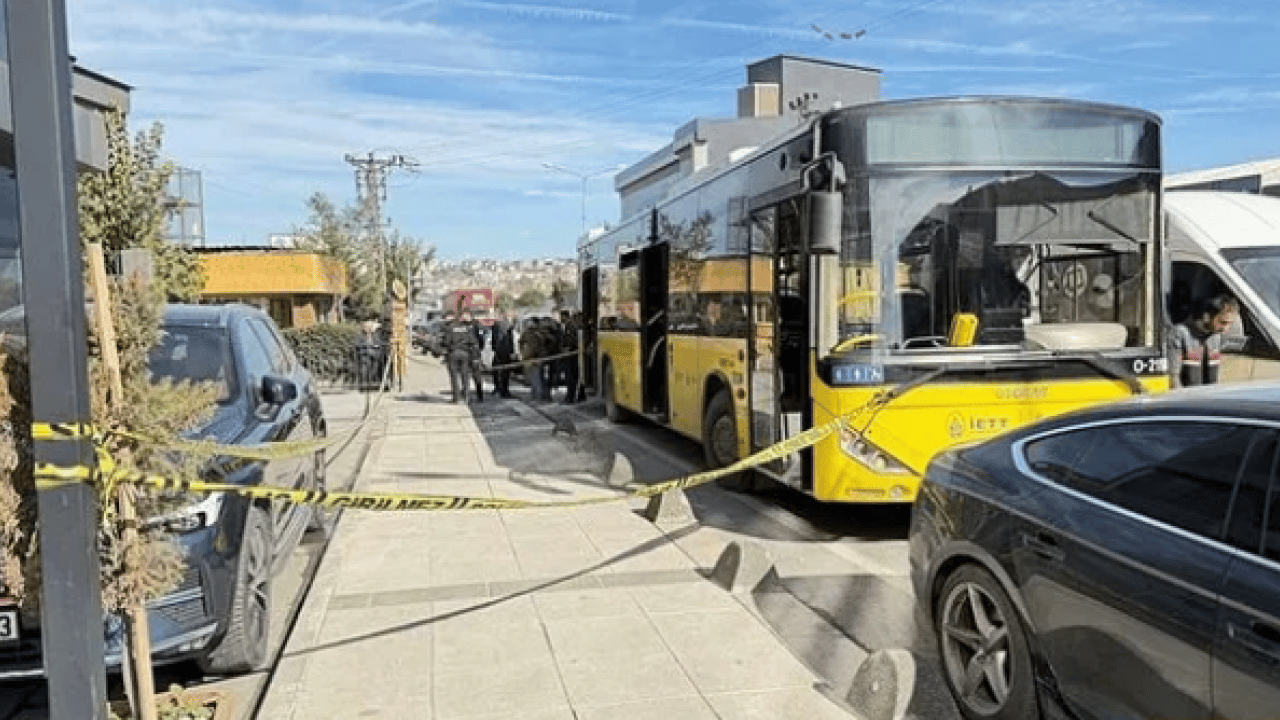 Foto - İETT otobüsünde akıl almaz bir olay! Görüntüler ortaya çıktı… Ölü ve yaralılar var