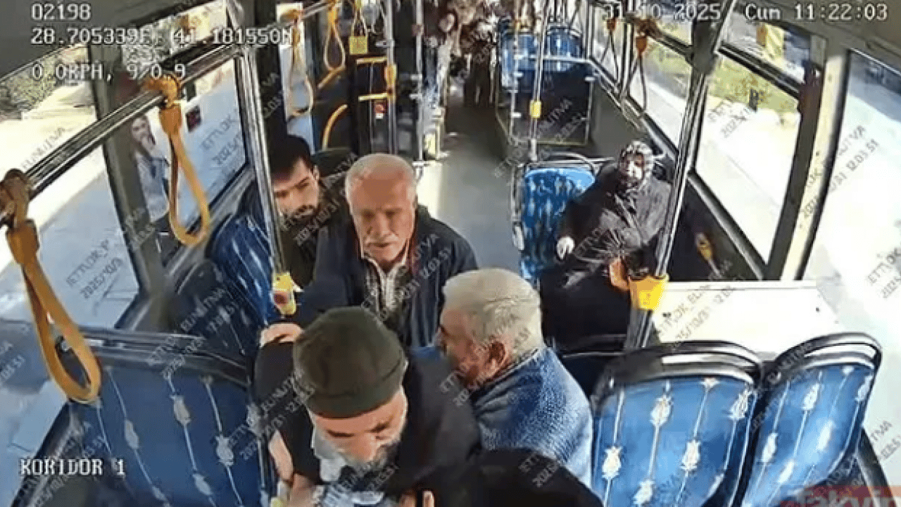 Foto - İETT otobüsünde akıl almaz bir olay! Görüntüler ortaya çıktı… Ölü ve yaralılar var
