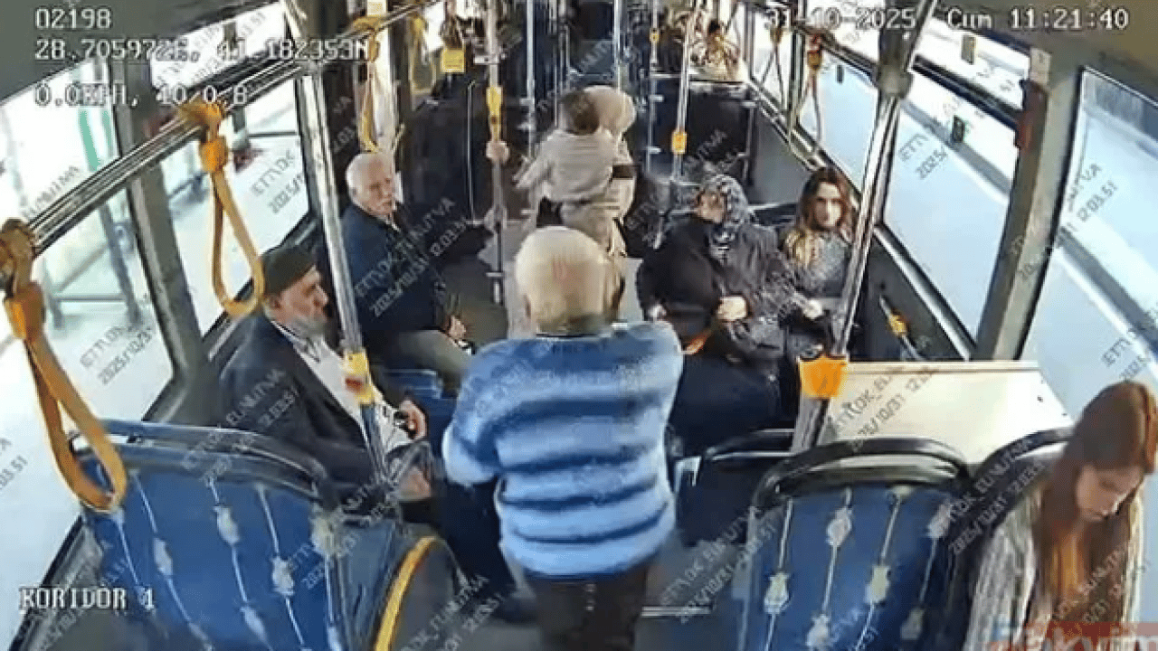 Foto - İETT otobüsünde akıl almaz bir olay! Görüntüler ortaya çıktı… Ölü ve yaralılar var