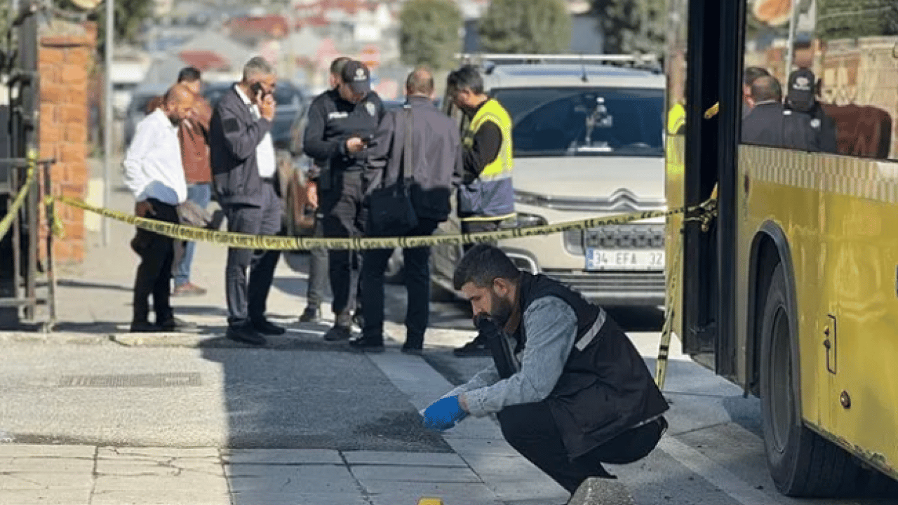 Foto - İETT otobüsünde akıl almaz bir olay! Görüntüler ortaya çıktı… Ölü ve yaralılar var