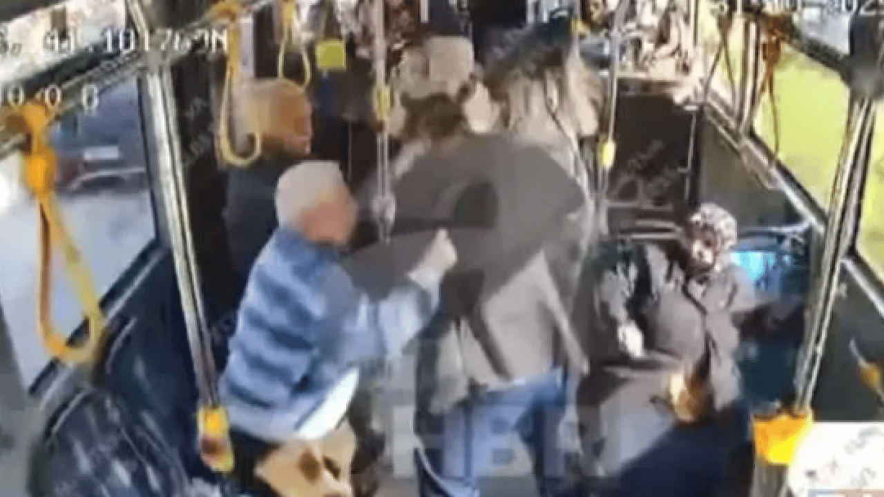 Foto - İETT otobüsünde akıl almaz bir olay! Görüntüler ortaya çıktı… Ölü ve yaralılar var