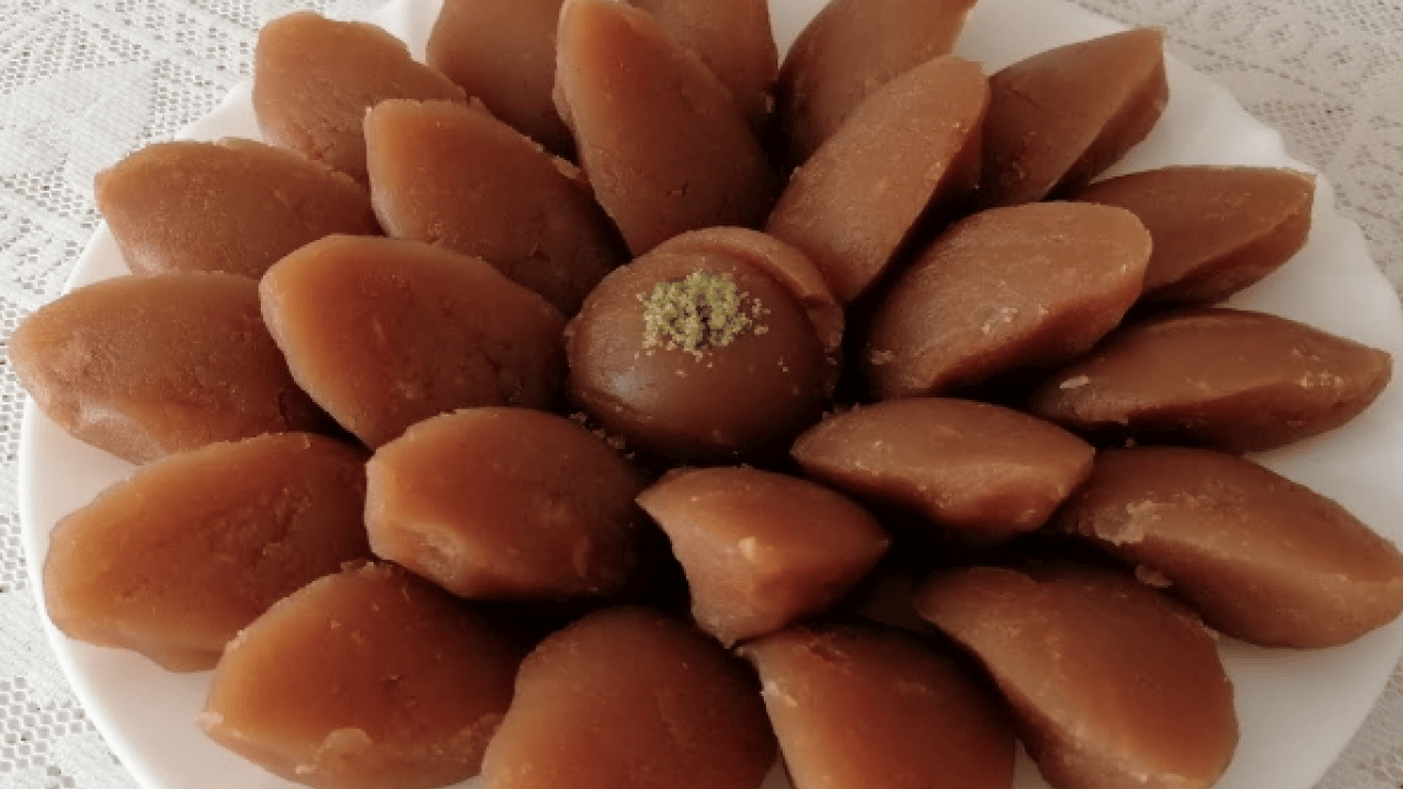 Foto - İftar beklenirken, sonrasında damakları şenlendirecek! İşte Un helvası tarifi!