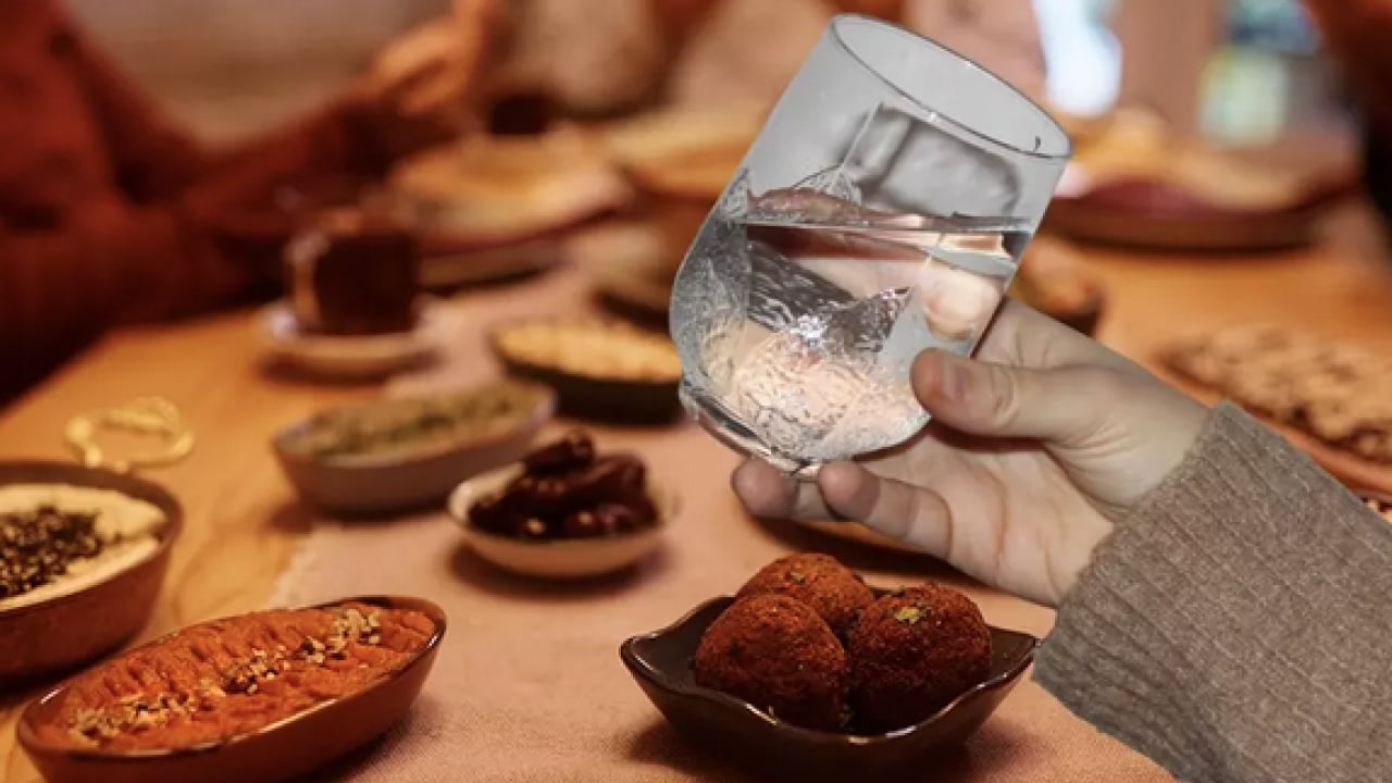 Foto - İftarda bardak bardak soda içenler yandı! Meğer o kadar yanlış biliyormuşuz ki...