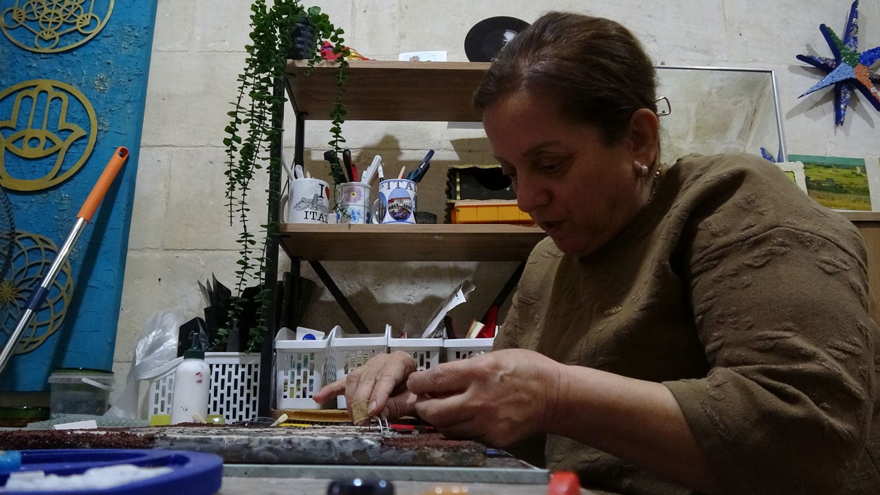 Foto - İğneyle kuyu kazar gibi… Ürettiği mozaikler Avrupa yolunda