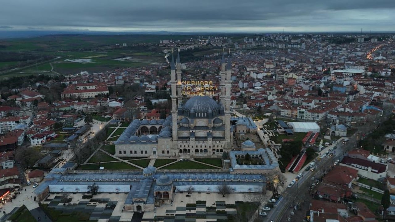 İhtişamına güzellik kattı Selimiye Camii mahyasına kavuştu