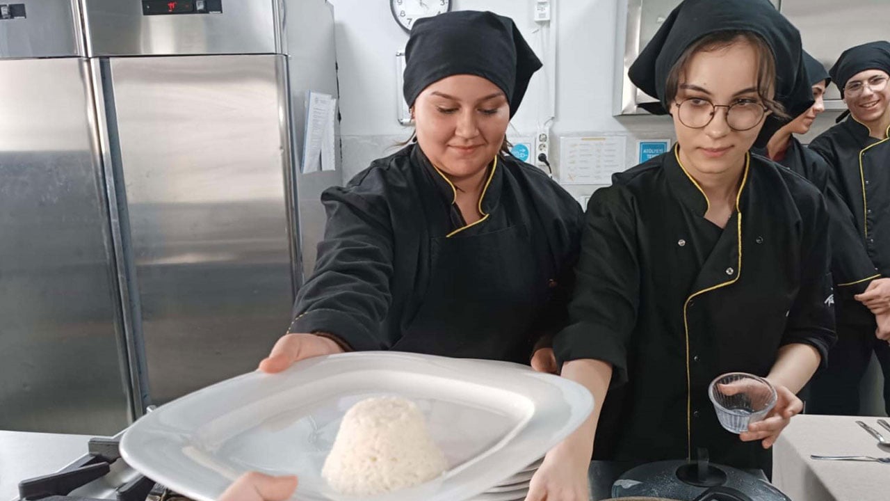 Foto - İhtiyaç sahipleri için seferberlik! Lise mutfağında pişiyor binlerce kişiye ulaşıyor