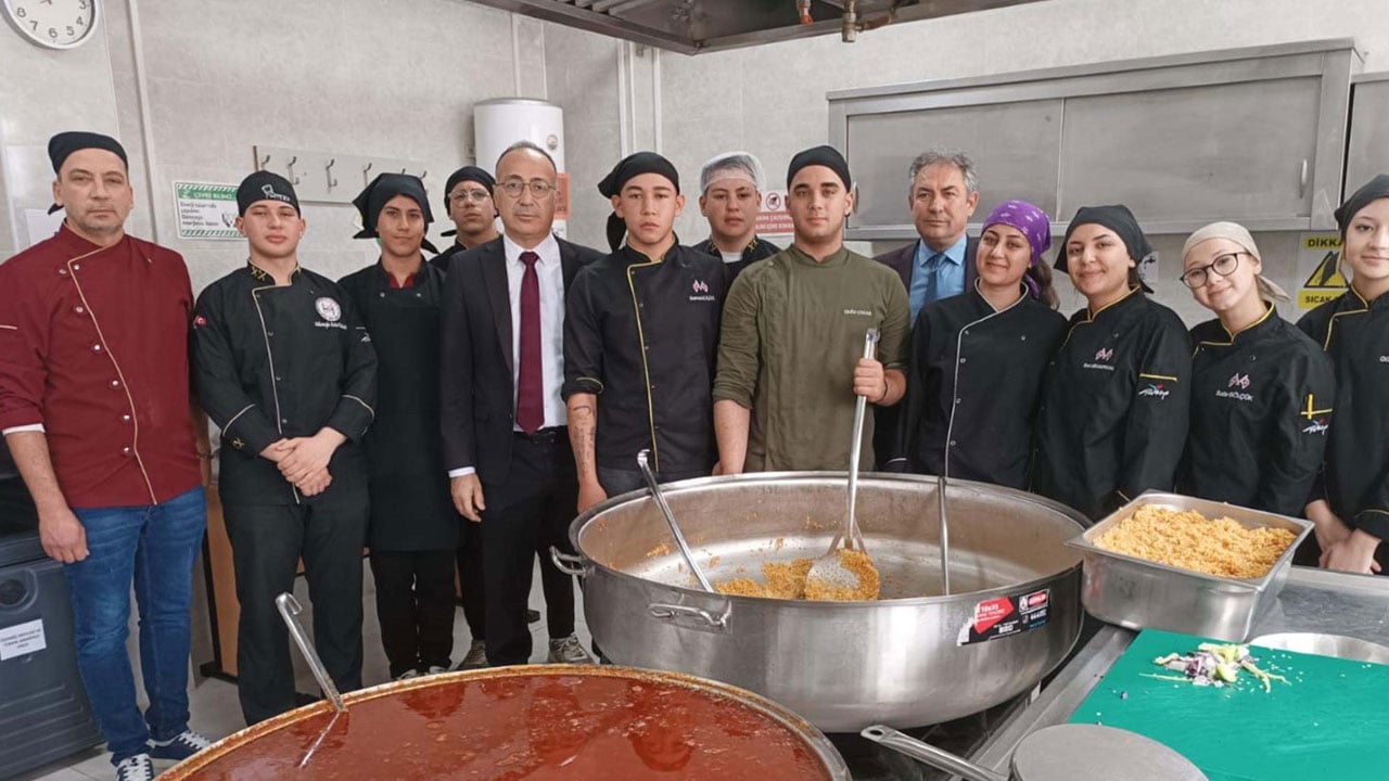 Foto - İhtiyaç sahipleri için seferberlik! Lise mutfağında pişiyor binlerce kişiye ulaşıyor