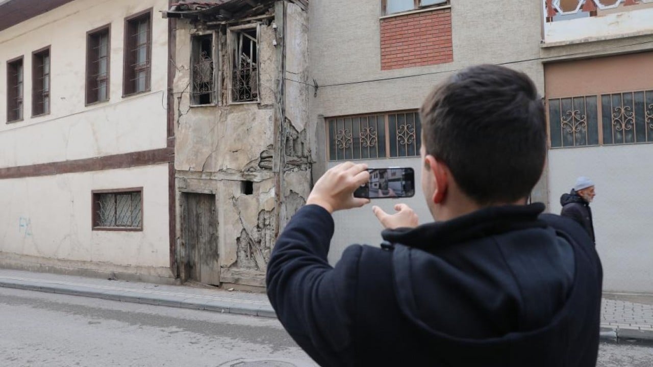Foto - İki bina arasına sıkışan 2 metrelik yaşam alanı
