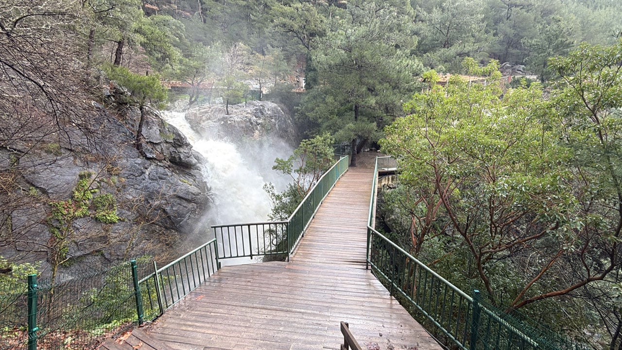 Foto - İki günde debi 4 kat arttı! Burası Niagara değil Sütüven Şelalesi