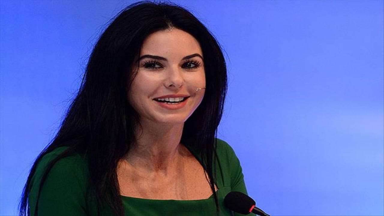 Foto - İki kızının da uyuşturucu testi pozitif çıkan Defne Samyeli resmen çıldırdı! Şu utanmazlığa bakın şu utanmazlığa 