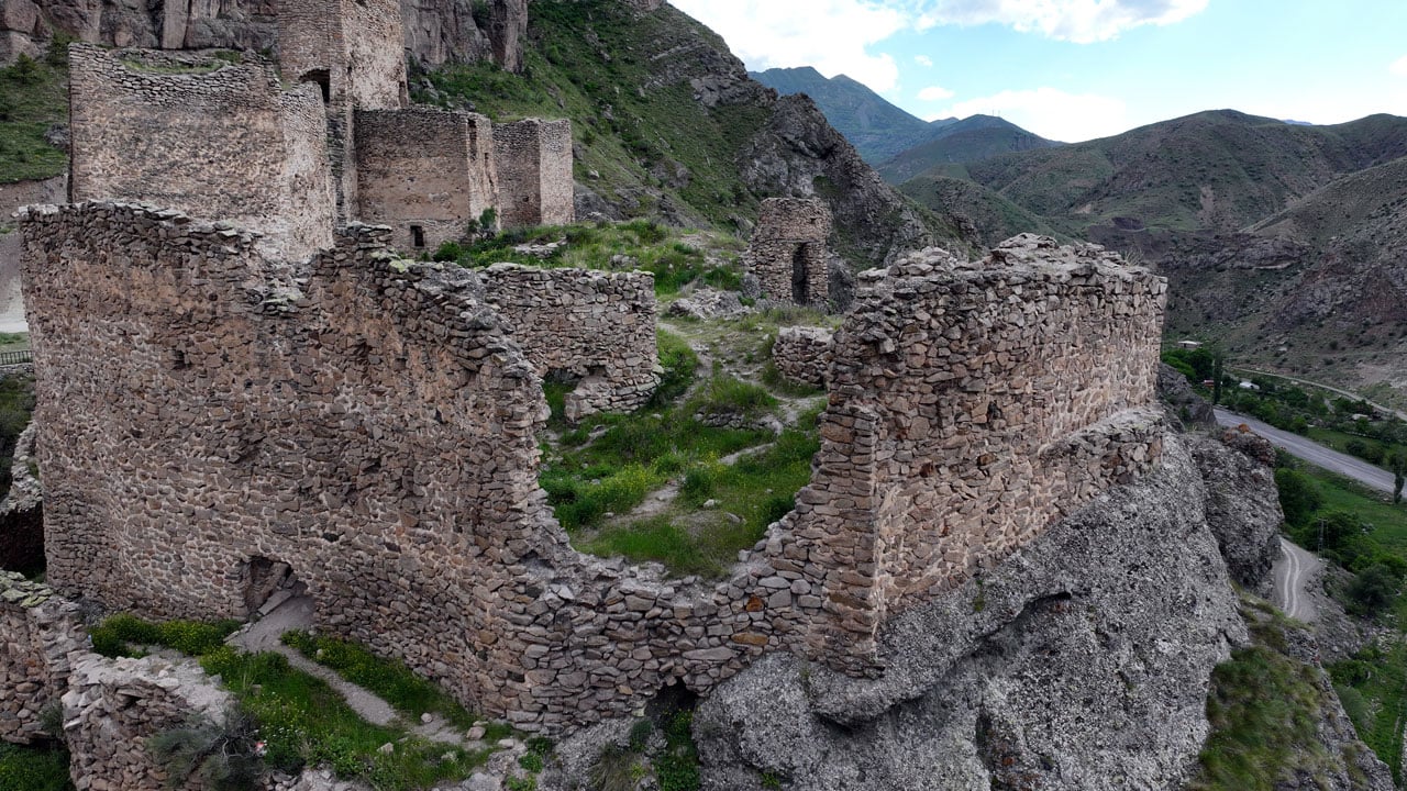 Foto - İki tarihi hazine! Biri yıkılma riski taşıyor, diğeri turizme açılmayı bekliyor