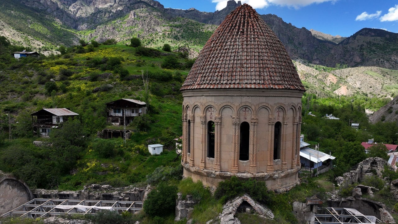 Foto - İki tarihi hazine! Biri yıkılma riski taşıyor, diğeri turizme açılmayı bekliyor
