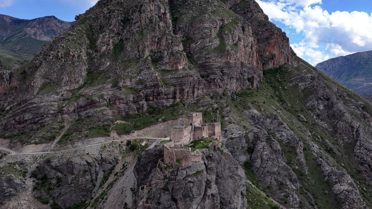 Foto - İki tarihi hazine! Biri yıkılma riski taşıyor, diğeri turizme açılmayı bekliyor