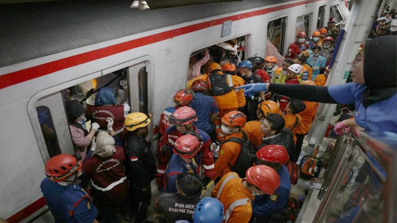 Foto - İki tren kafa kafaya çarpıştı: Katliam gibi kazada 14 ölü var